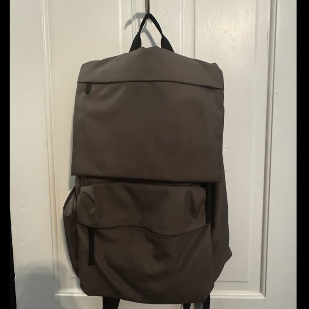 Everlane ReNew Transit Backpack in Grey